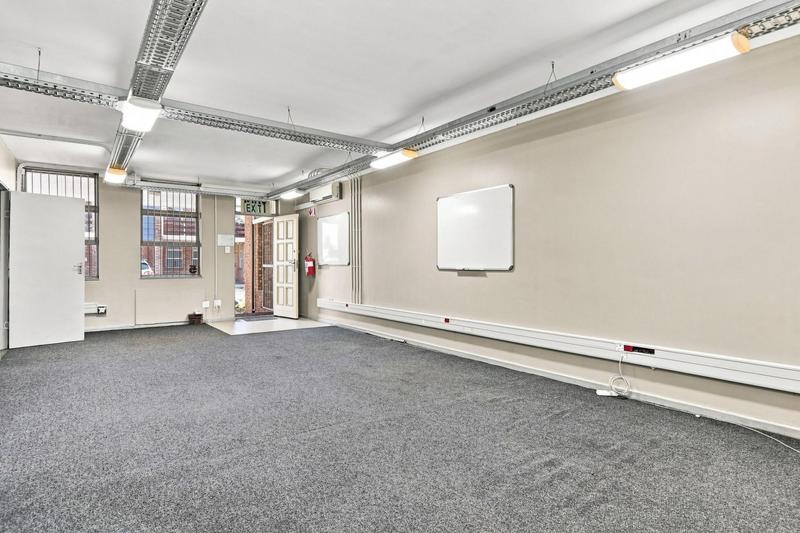 To Let Commercial Property for Rent in Pinelands Western Cape